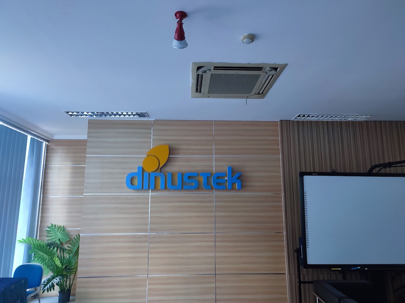 DINUSTEK