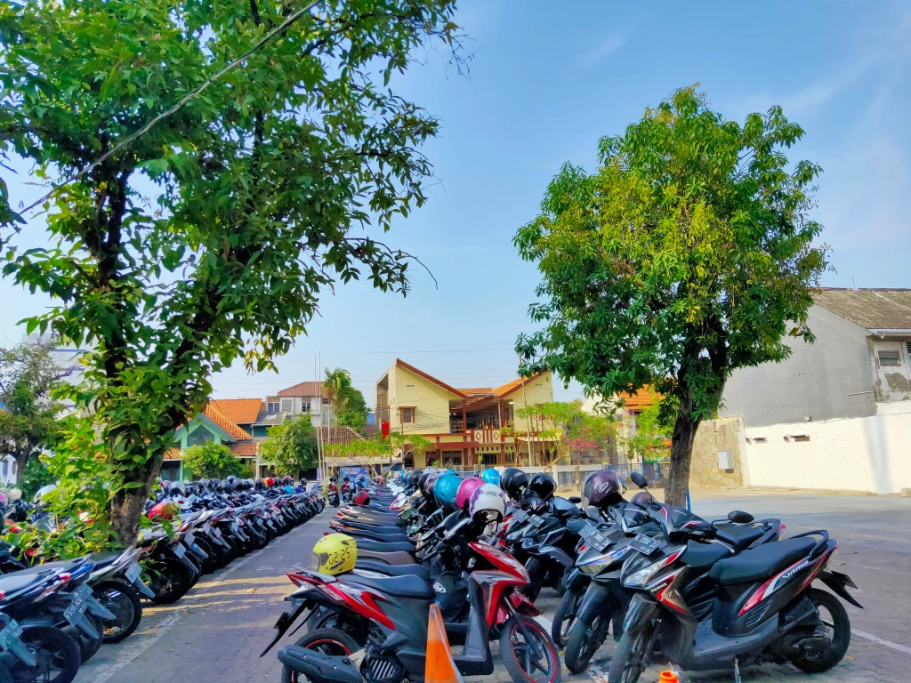 Area Parkir 2
